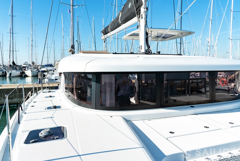 Isla 40 - Yacht Charter Sailica