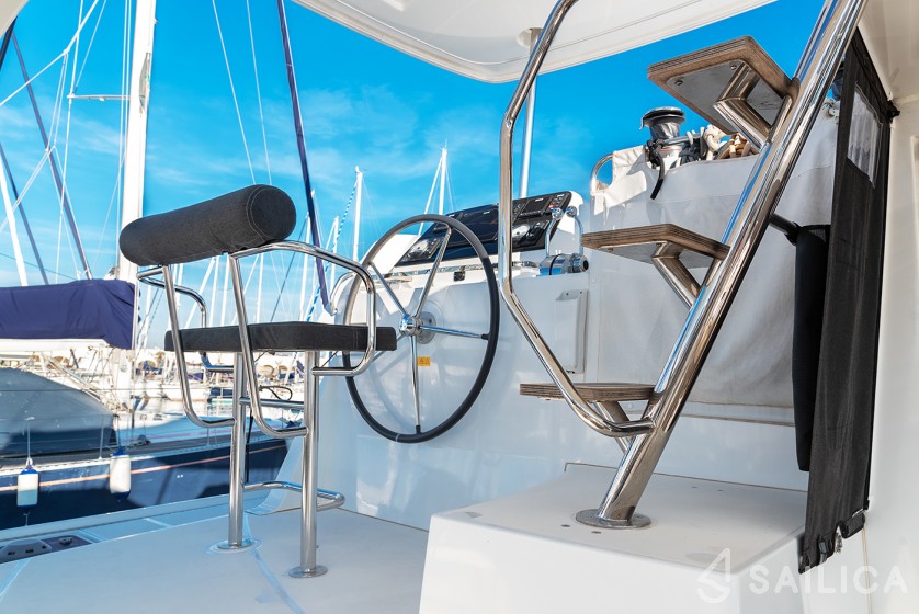 Isla 40 - Yacht Charter Sailica