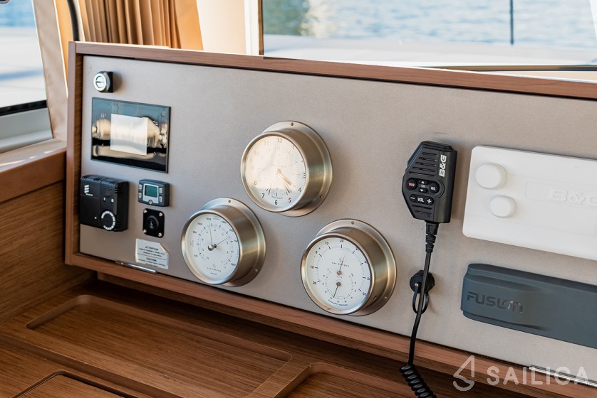 Isla 40 - Yacht Charter Sailica