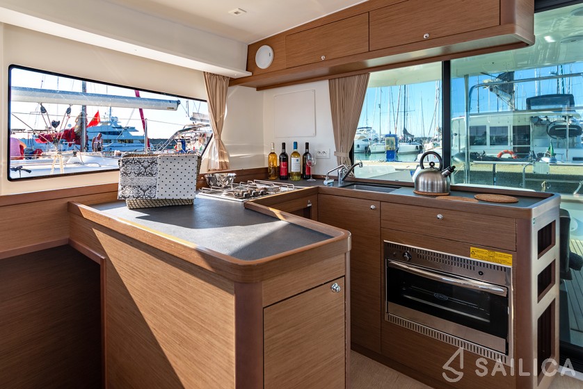 Isla 40 - Yacht Charter Sailica
