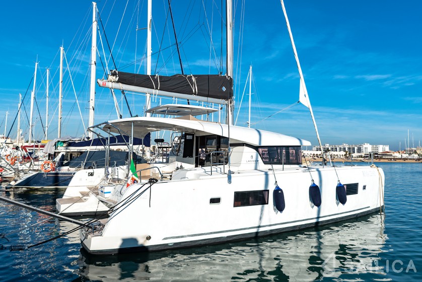 Isla 40 - Yacht Charter Sailica
