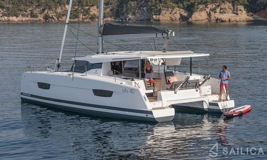 Isla 40 - Yacht Charter Sailica