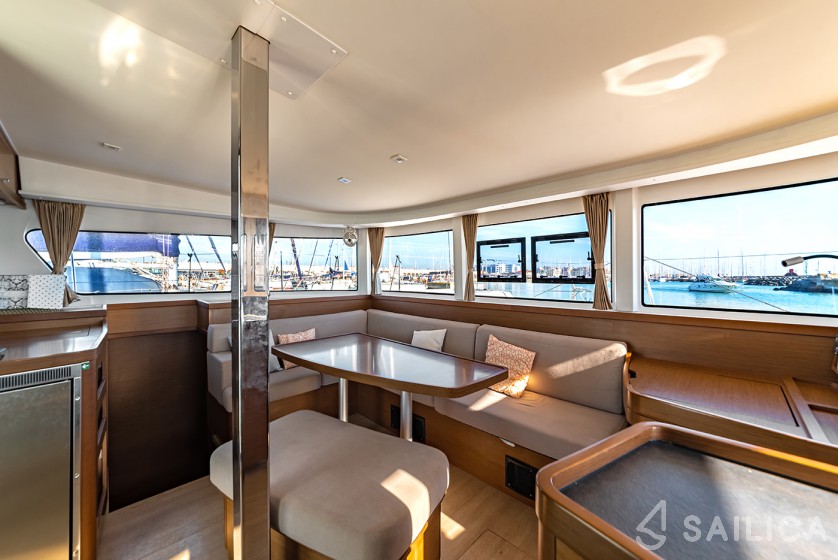 Isla 40 - Yacht Charter Sailica