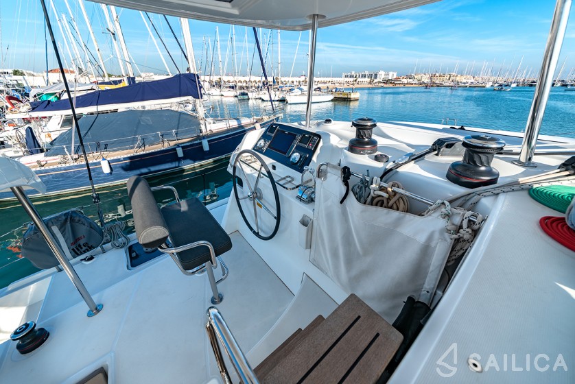 Isla 40 - Yacht Charter Sailica