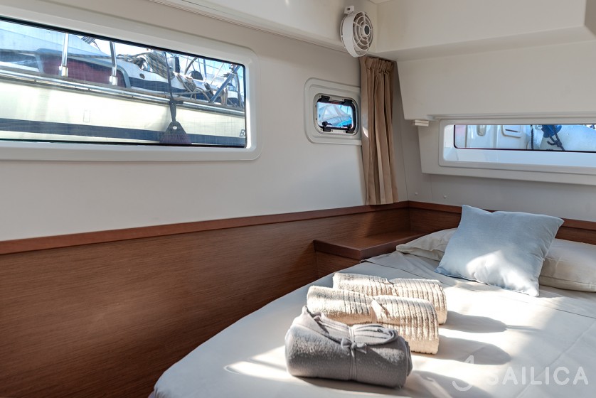 Isla 40 - Yacht Charter Sailica