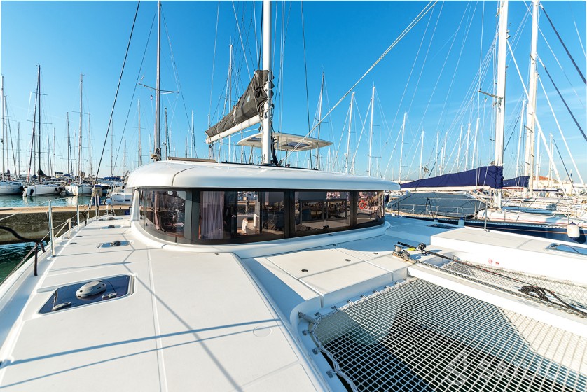 Isla 40 - Yacht Charter Sailica