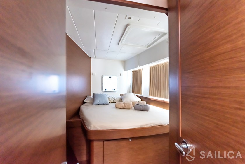 Isla 40 - Yacht Charter Sailica