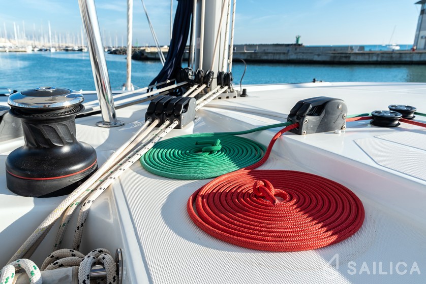 Isla 40 - Yacht Charter Sailica