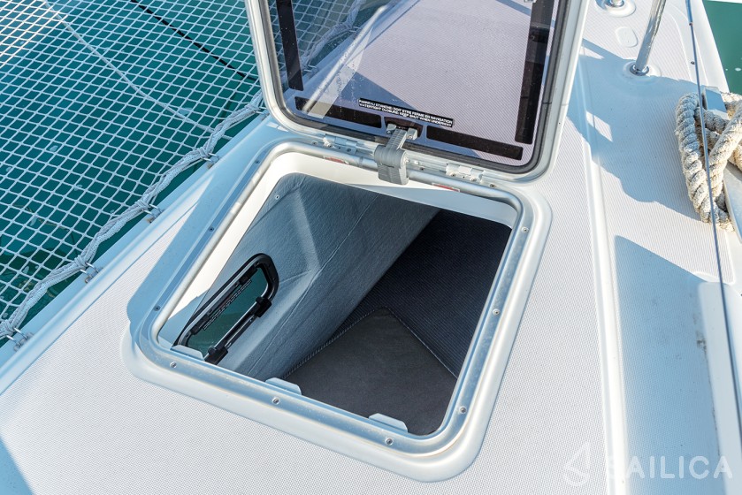 Isla 40 - Yacht Charter Sailica