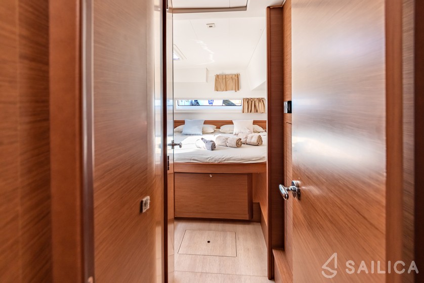 Isla 40 - Yacht Charter Sailica