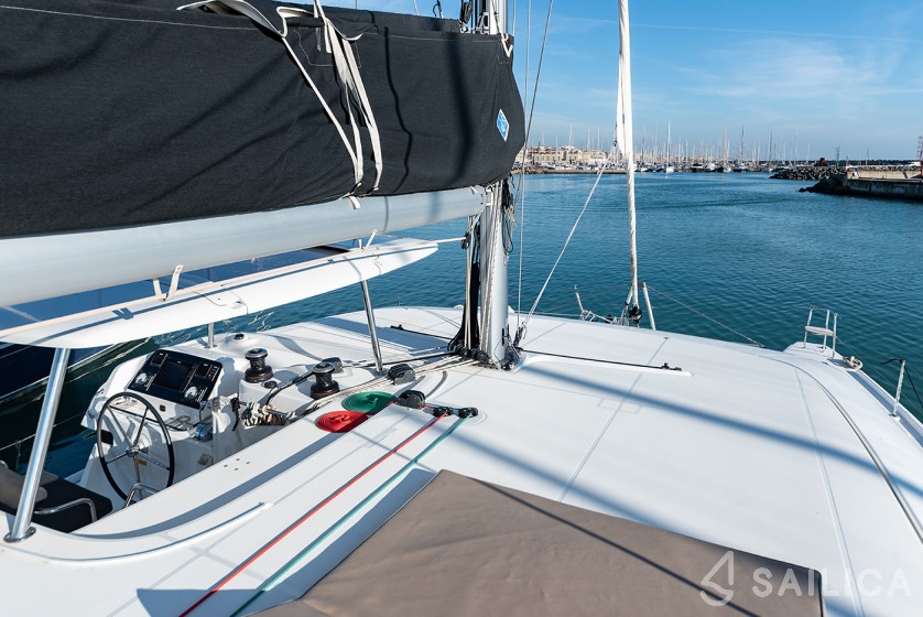 Isla 40 - Yacht Charter Sailica