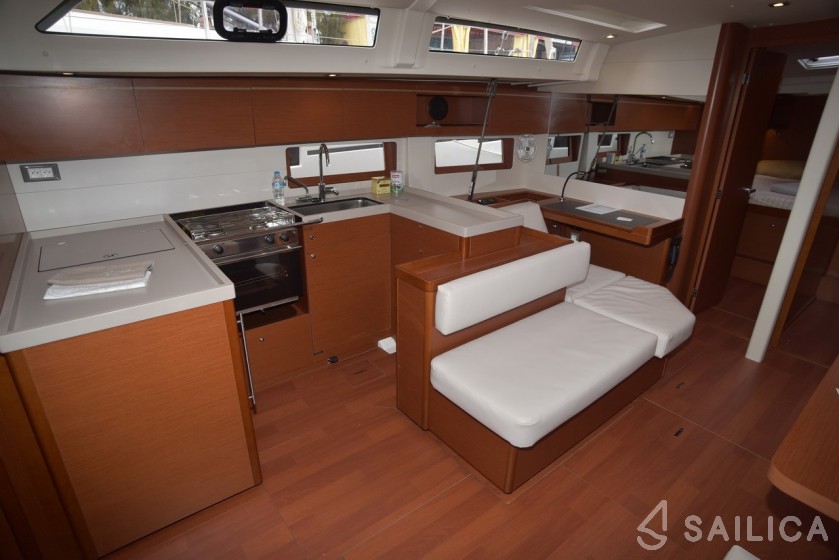 Oceanis 51.1 - Yacht Charter Sailica