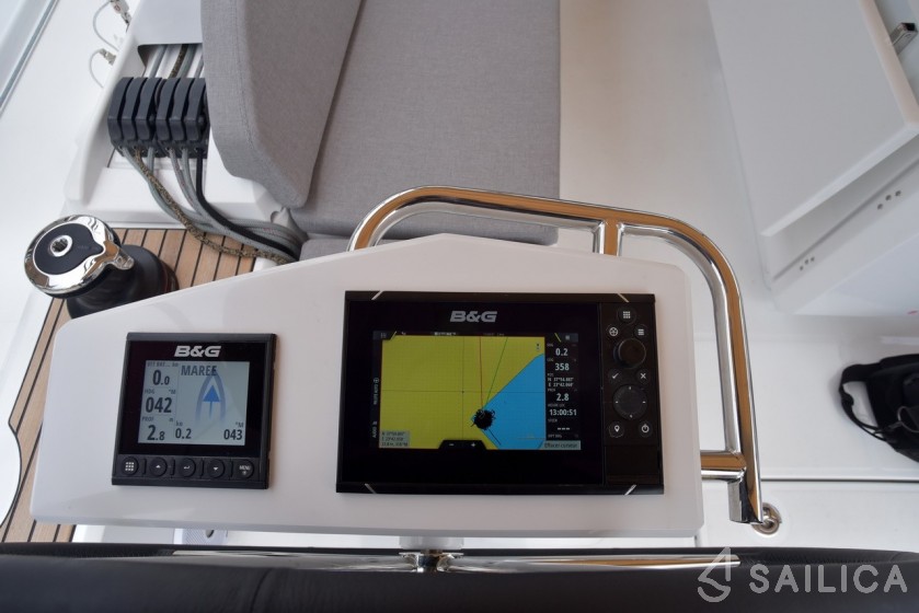 Oceanis 51.1 - Yacht Charter Sailica