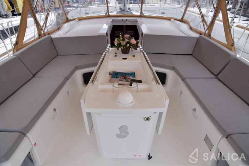 Oceanis 51.1 - Yacht Charter Sailica