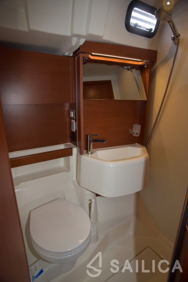 Oceanis 51.1 - Yacht Charter Sailica