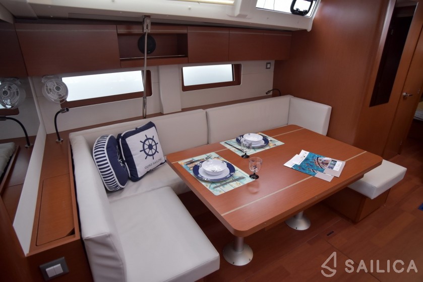 Oceanis 51.1 - Yacht Charter Sailica