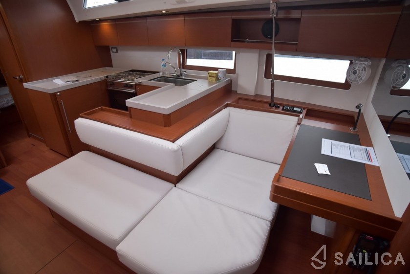 Oceanis 51.1 - Yacht Charter Sailica