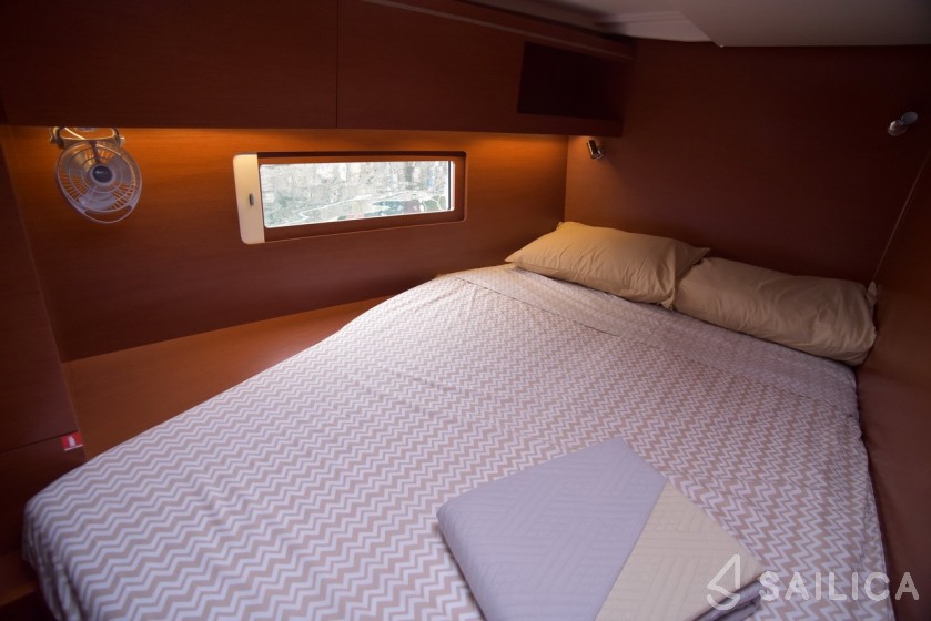 Oceanis 51.1 - Yacht Charter Sailica