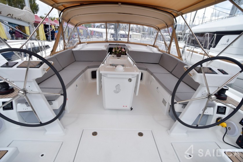 Oceanis 51.1 - Yacht Charter Sailica