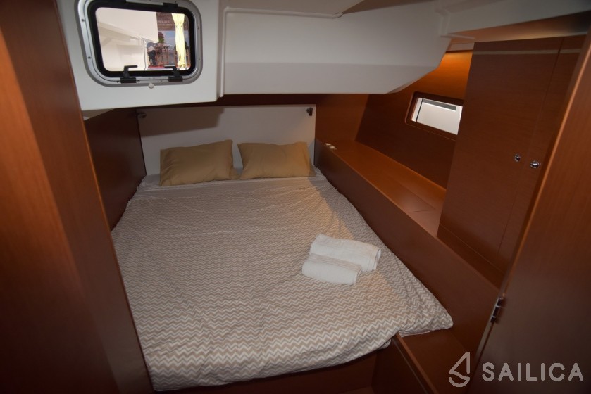 Oceanis 51.1 - Yacht Charter Sailica