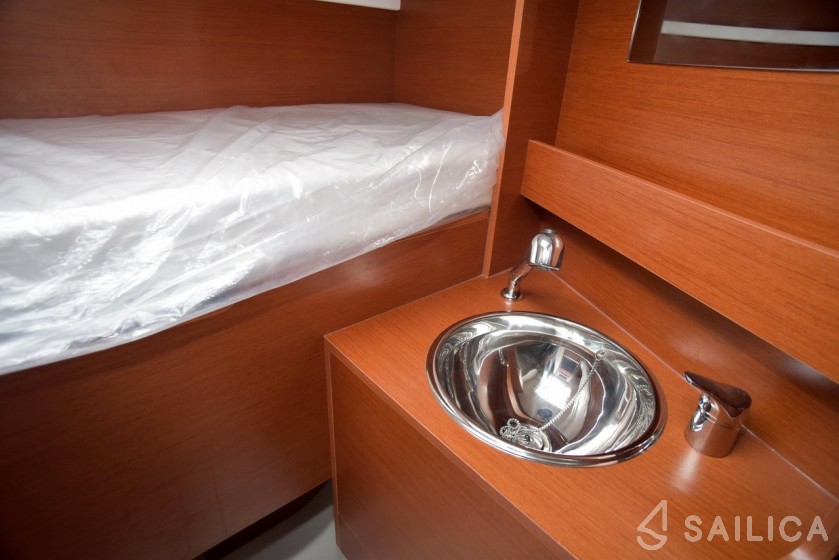Oceanis 51.1 - Yacht Charter Sailica