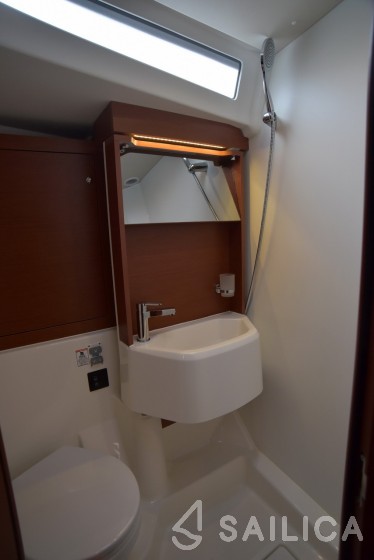 Oceanis 51.1 - Yacht Charter Sailica