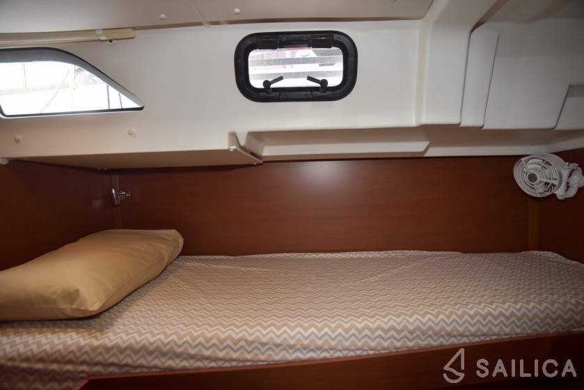 Oceanis 51.1 - Yacht Charter Sailica