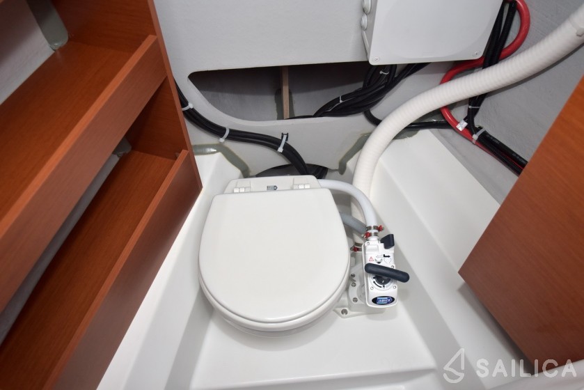 Oceanis 51.1 - Yacht Charter Sailica