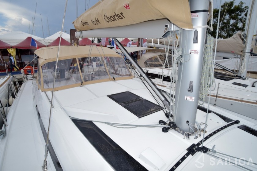 Oceanis 51.1 - Yacht Charter Sailica