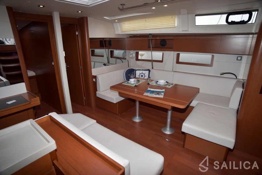Oceanis 51.1 - Yacht Charter Sailica