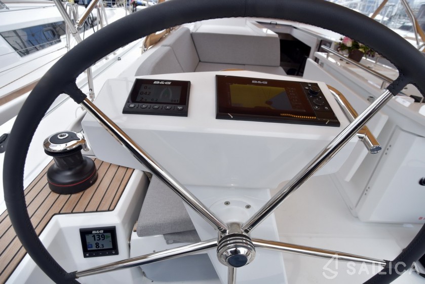 Oceanis 51.1 - Yacht Charter Sailica