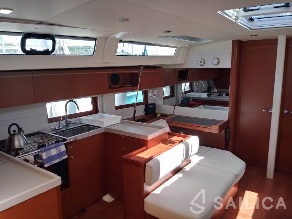 Oceanis 51.1 - Yacht Charter Sailica