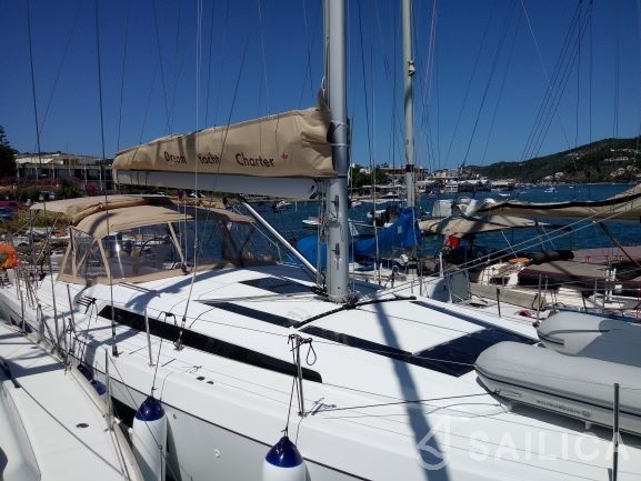 Oceanis 51.1 - Yacht Charter Sailica