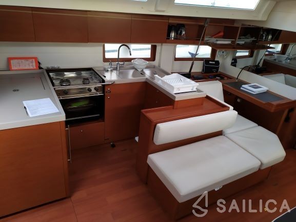 Oceanis 51.1 - Yacht Charter Sailica