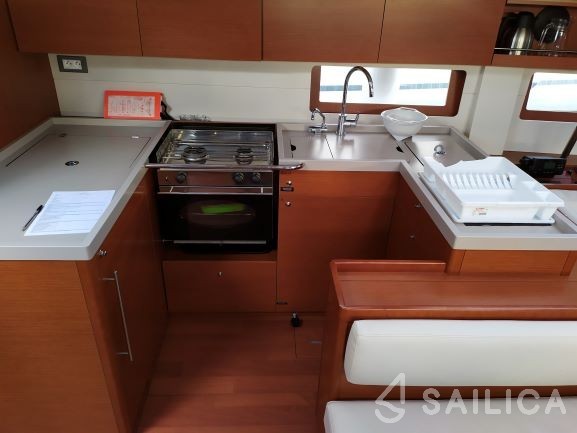 Oceanis 51.1 - Yacht Charter Sailica
