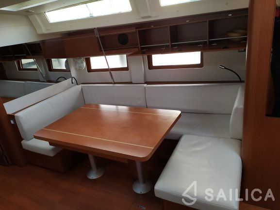 Oceanis 51.1 - Yacht Charter Sailica