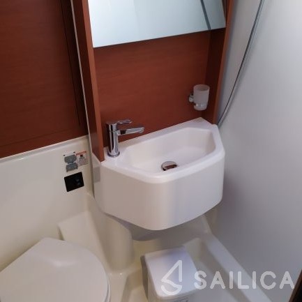 Oceanis 51.1 - Yacht Charter Sailica