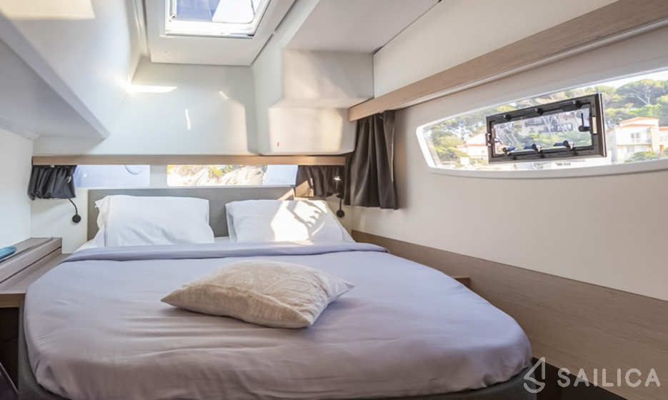Isla 40 - Yacht Charter Sailica