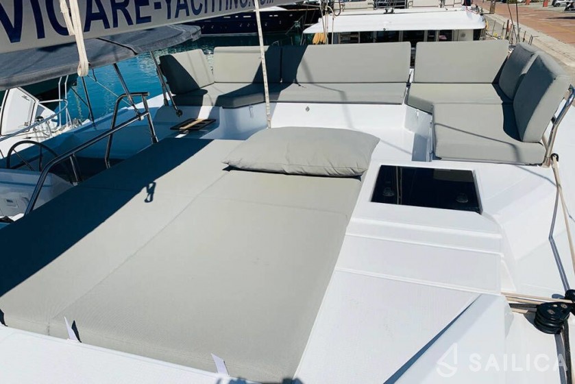 Elba 45 - Yacht Charter Sailica