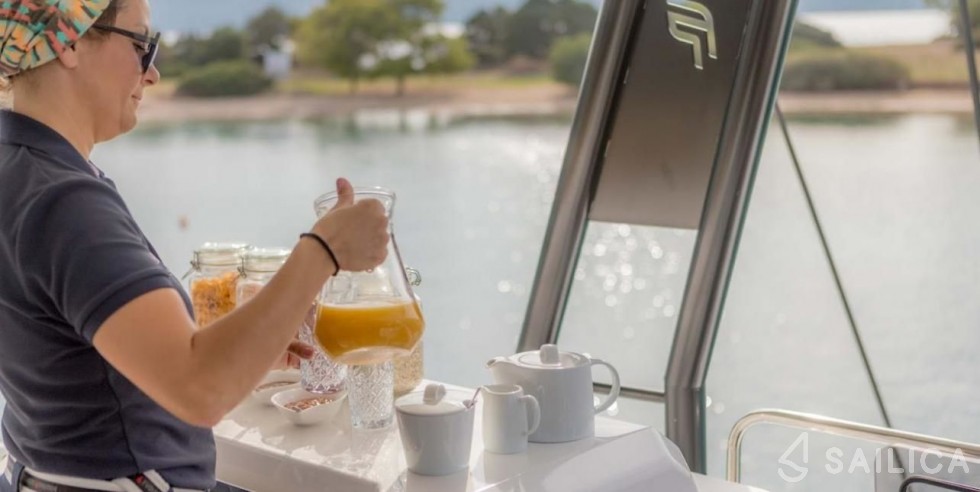 Samana 59 - Yacht Charter Sailica
