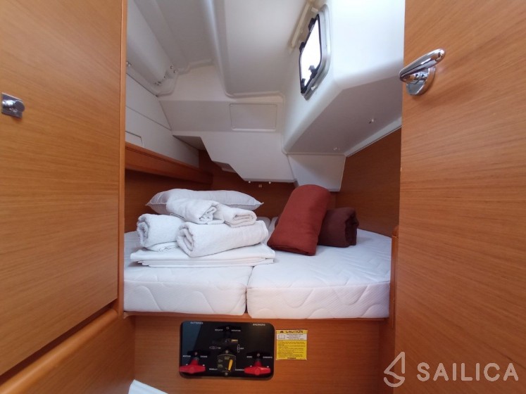Sun Odyssey 379 - Yacht Charter Sailica