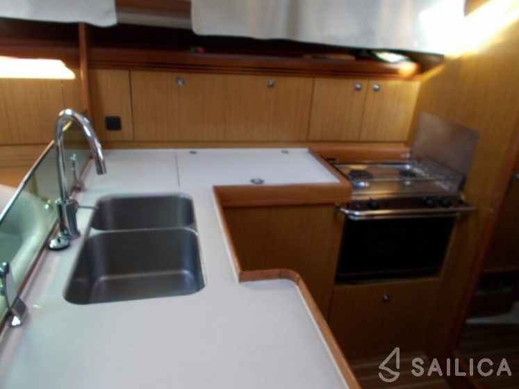 Sun Odyssey 39i - Yacht Charter Sailica