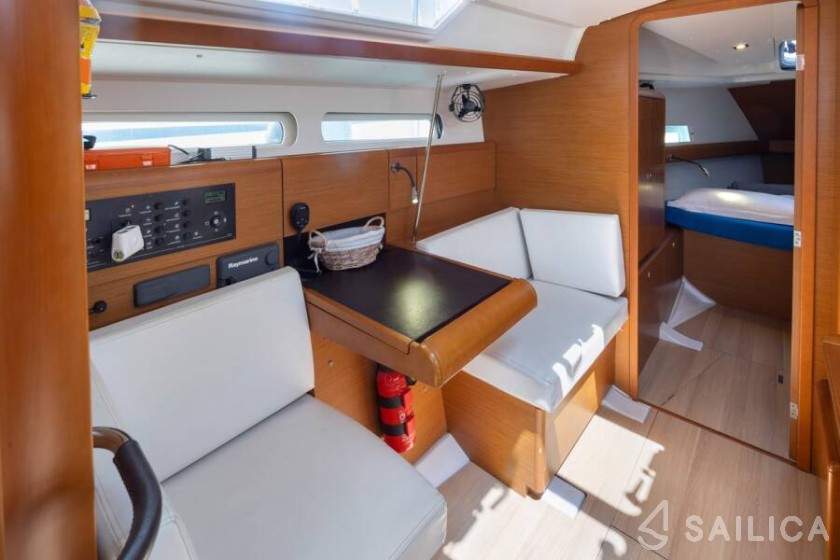 Sun Odyssey 419 - Yacht Charter Sailica