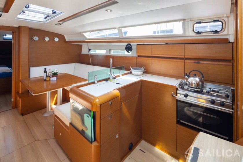 Sun Odyssey 419 - Yacht Charter Sailica