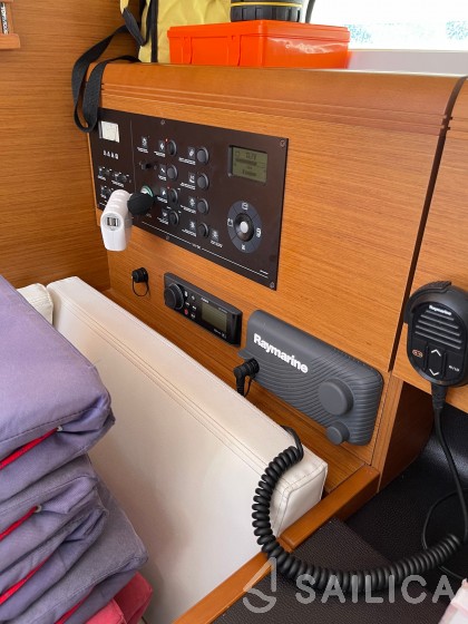 Sun Odyssey 419 - Yacht Charter Sailica