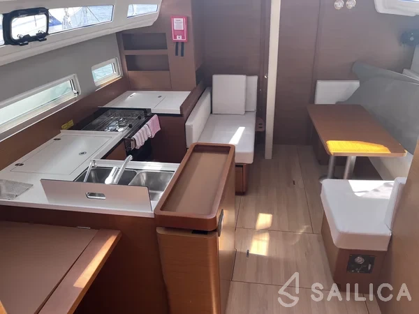 Sun Odyssey 410 - Yacht Charter Sailica