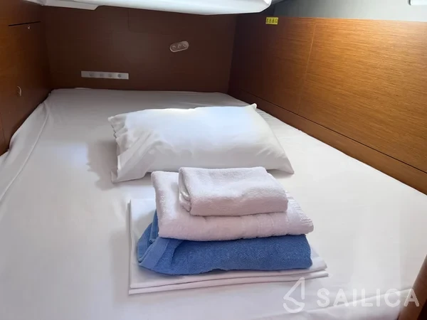 Sun Odyssey 410 - Yacht Charter Sailica