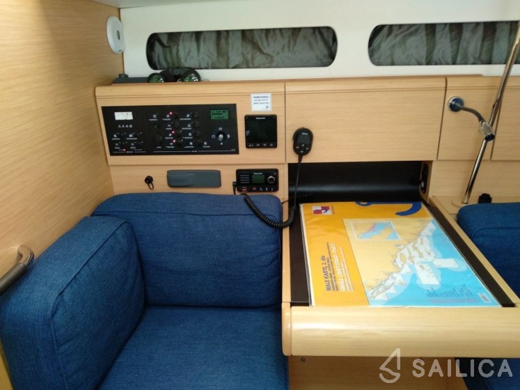 Sun Odyssey 419 - Yacht Charter Sailica