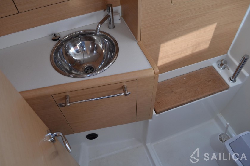 Sun Odyssey 419 - Yacht Charter Sailica