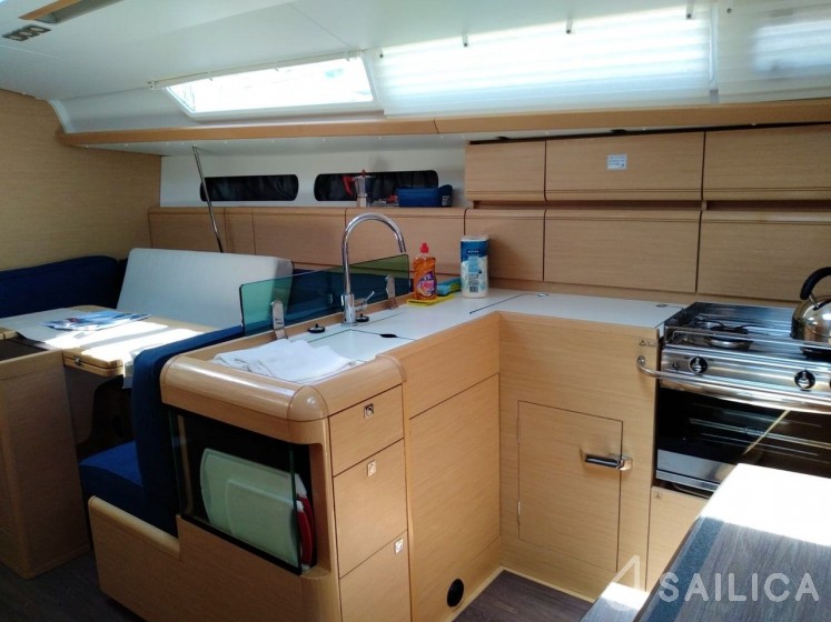 Sun Odyssey 419 - Yacht Charter Sailica